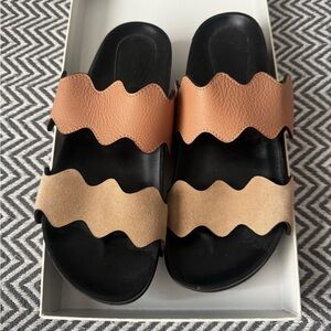Chloe Wavy Strap Sandals in Tan and Black